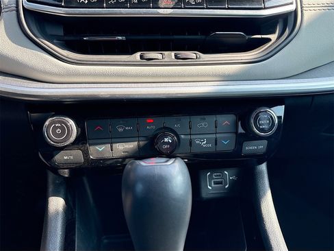 Used 2024 Jeep Compass Limited image 15