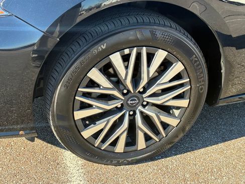 Used 2025 Nissan Altima 2.5 SV image 10