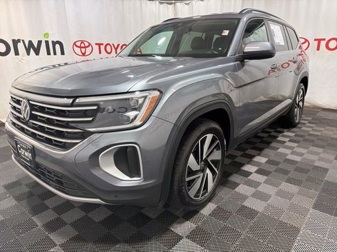Used 2025 Volkswagen Atlas SE AWD/4WD image 3