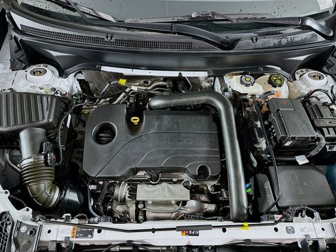 Used 2023 GMC Terrain SLT image 32