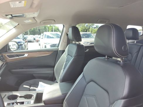 Certified 2024 Volkswagen Atlas SE FWD image 22
