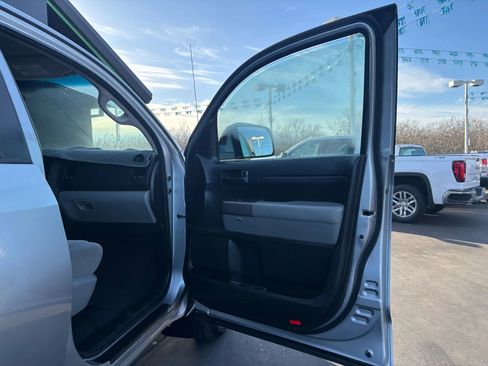 Used 2012 Toyota Tundra 4x4 CrewMax w/ Tow Pkg image 13