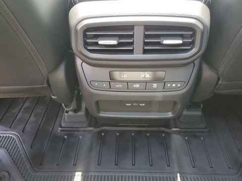 Used 2025 Honda Pilot Touring image 16