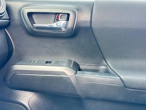 Used 2019 Toyota Tacoma TRD Sport image 17