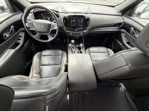 Certified 2023 Chevrolet Traverse RS FWD image 17