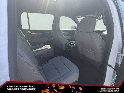 Certified 2026 GMC Acadia Elevation w/ Elevation Premium Package FWD image 32