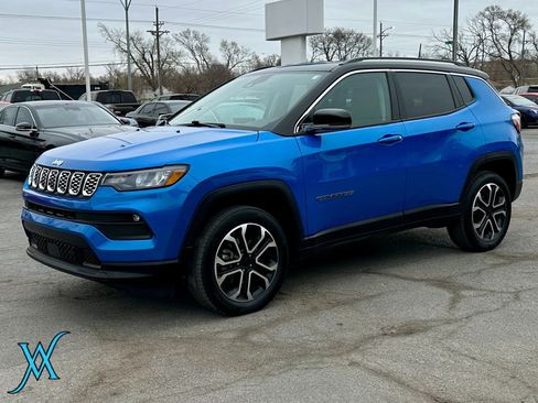 Used 2022 Jeep Compass Limited AWD/4WD image 3