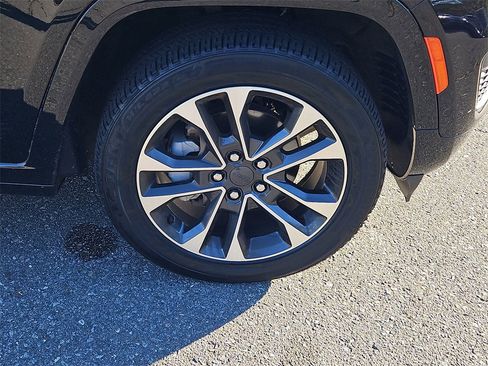 Used 2022 Jeep Grand Cherokee Overland w/ Luxury Tech Group IV image 10