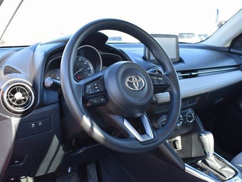 Used 2019 Toyota Yaris L image 9