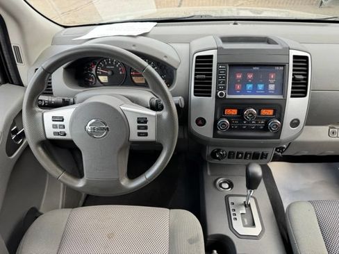 Used 2020 Nissan Frontier SV w/ Midnight Edition Floor Mats AWD/4WD image 17