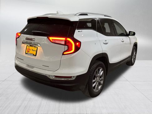 Used 2024 GMC Terrain SLT image 11