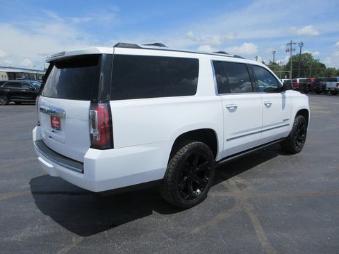 Used 2020 GMC Yukon XL Denali w/ Denali Premium Package AWD/4WD image 4