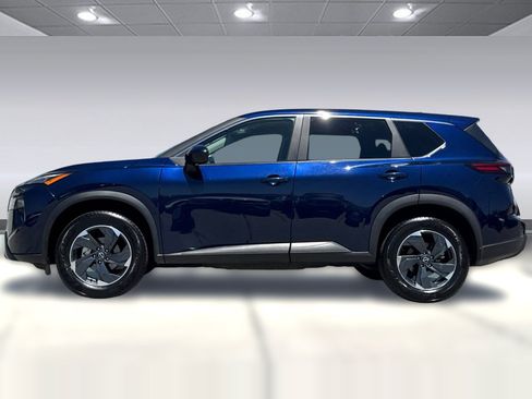 Used 2025 Nissan Rogue SV AWD/4WD image 2