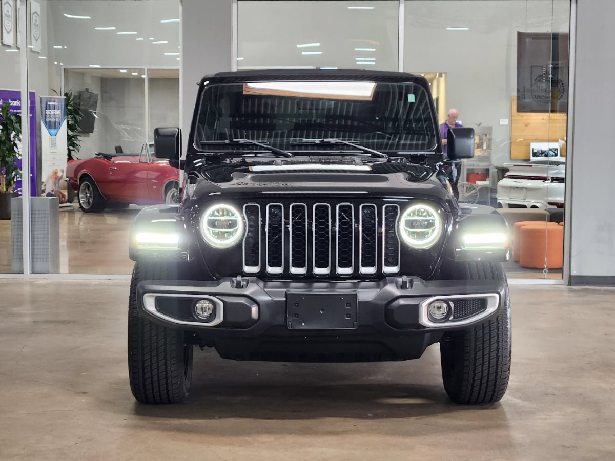 Used 2021 Jeep Wrangler Unlimited Sahara w/ Cold Weather Group AWD/4WD image 2