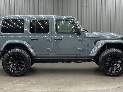 Used 2025 Jeep Wrangler Unlimited Sahara w/ Safety Group AWD/4WD image 6