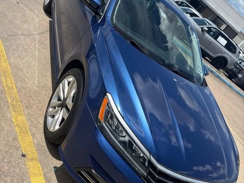 Used 2017 Volkswagen Passat 1.8T SEL Premium FWD image 3