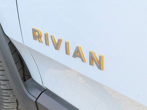 Used 2022 Rivian R1T Adventure image 8