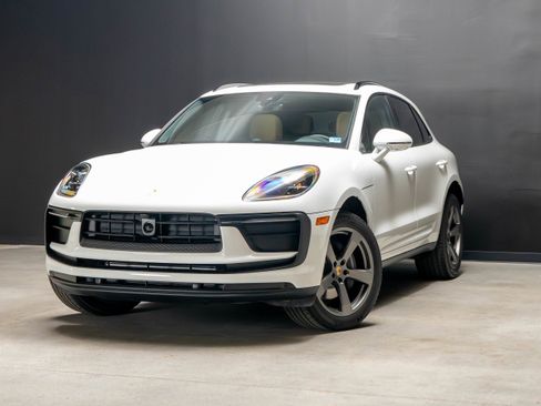 New 2026 Porsche Macan AWD/4WD image 1