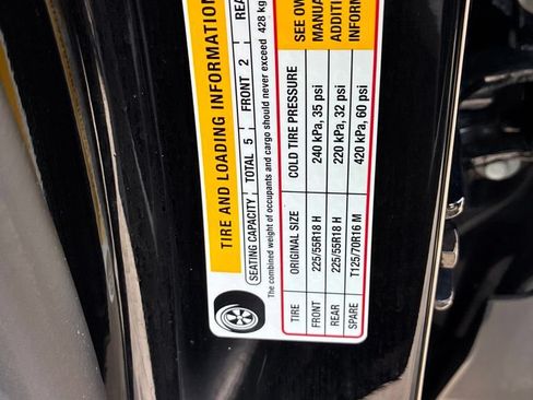 Used 2024 Chevrolet Trax RS FWD image 34