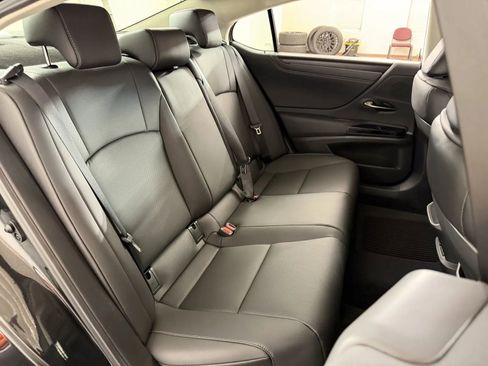 Used 2025 Lexus ES 350 w/ Technology Package FWD image 36