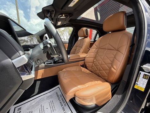 Used 2023 BMW 740i w/ Parking Assistance Package image 31