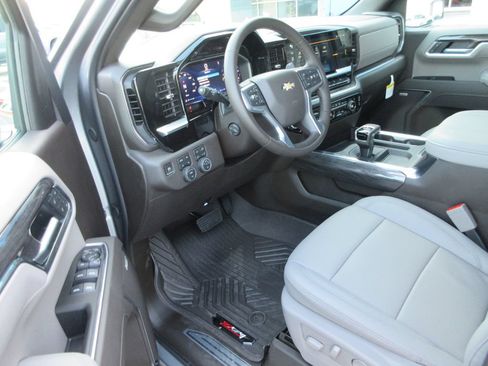 New 2026 Chevrolet Silverado 1500 LTZ w/ LTZ Premium Package AWD/4WD image 15