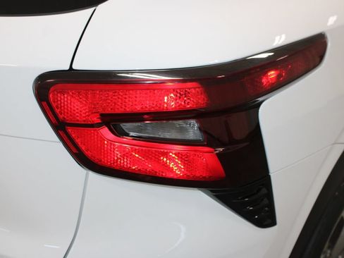 Used 2025 Chevrolet Trax LT FWD image 27