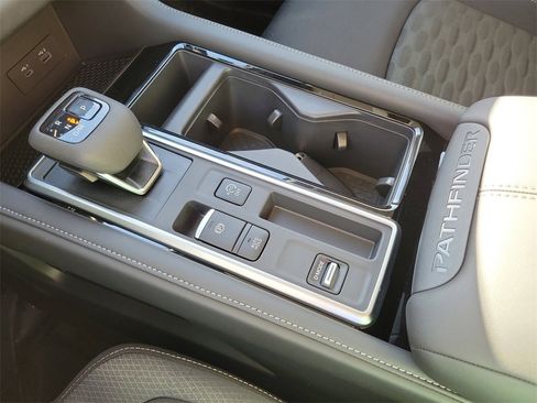 New 2025 Nissan Pathfinder SV image 10