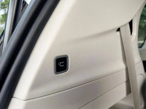 Used 2023 Chrysler Pacifica Limited FWD image 21