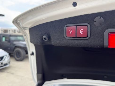 Used 2020 Mercedes-Benz C 300 Sedan image 10