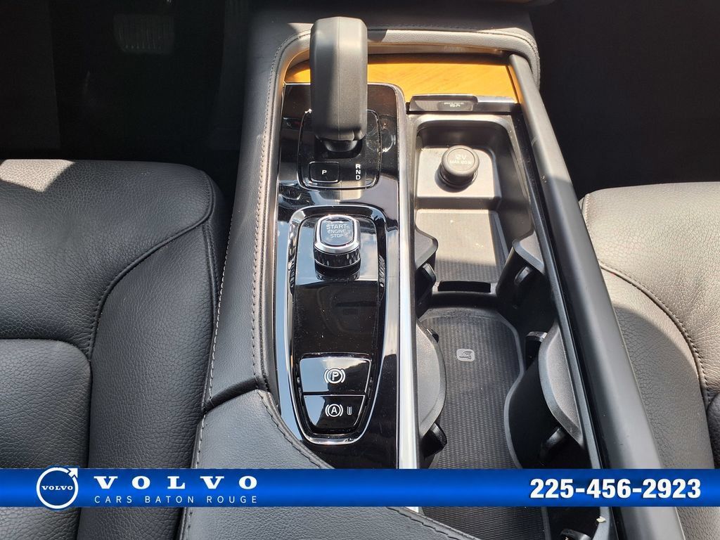 Certified 2024 Volvo XC90 B5 Plus w/ Protection Package Premier AWD/4WD image 35