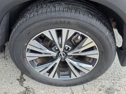 Used 2023 Nissan Rogue SV FWD image 34