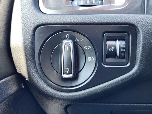 Certified 2021 Volkswagen Golf 4-Door FWD image 18