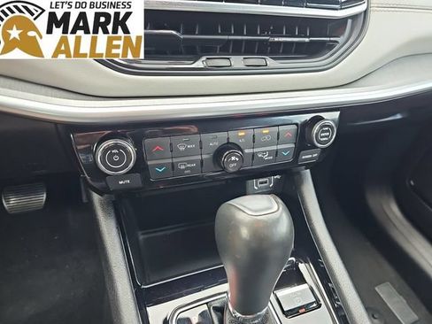Used 2025 Jeep Compass Limited AWD/4WD image 17