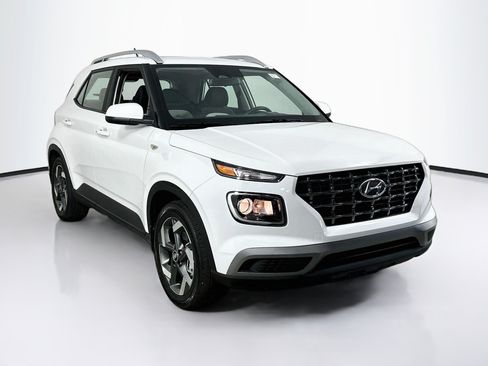 Used 2024 Hyundai Venue SEL FWD image 3