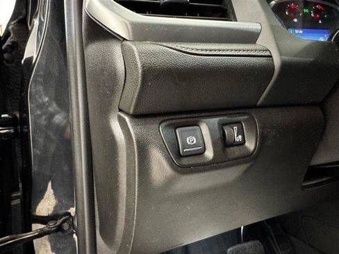 Used 2022 GMC Acadia SLE w/ Driver Convenience Package FWD image 15