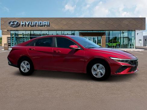 New 2025 Hyundai Elantra SE image 10