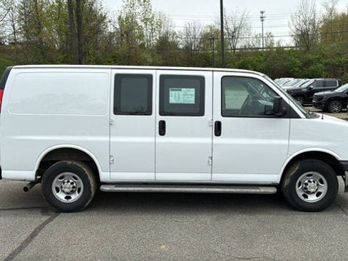 Used 2024 Chevrolet Express 2500 w/ Driver Convenience Package RWD image 5