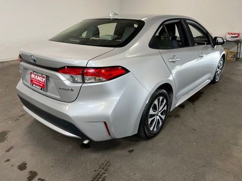 Used 2022 Toyota Corolla LE FWD image 3