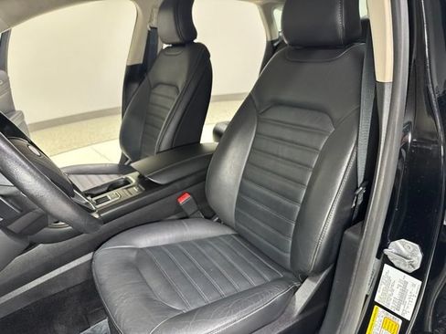 Used 2017 Ford Fusion SE w/ Fusion SE Technology Package FWD image 14