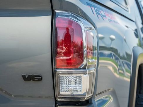Used 2021 Toyota Tacoma TRD Off-Road AWD/4WD image 8