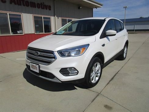 Used 2019 Ford Escape SE image 3