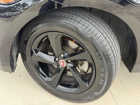 Used 2019 Jaguar F-PACE Premium image 6