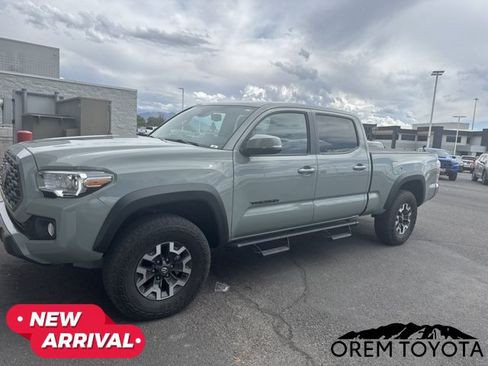 Used 2023 Toyota Tacoma TRD Off-Road w/ Black Out Package (TMS) AWD/4WD image 12