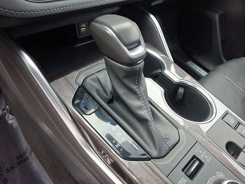 Used 2023 Toyota Highlander Limited image 14