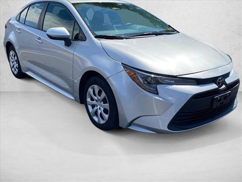 Used 2024 Toyota Corolla LE FWD image 4
