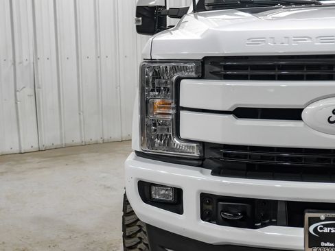Used 2019 Ford F250 Lariat w/ Lariat Value Package AWD/4WD image 48