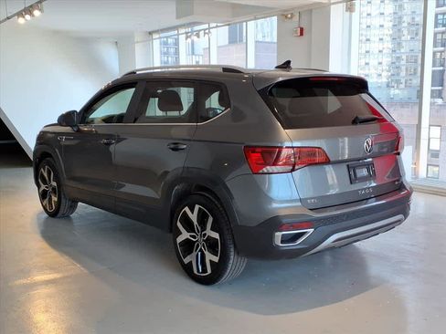Certified 2022 Volkswagen Taos SEL image 6