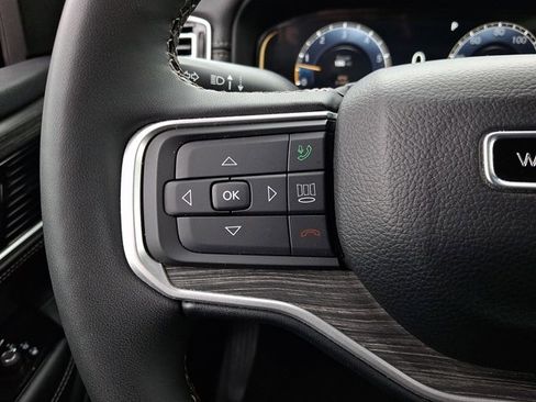 Used 2024 Jeep Wagoneer L Series II w/ Flexible Seating Group image 22