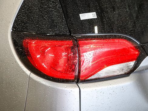 Used 2019 Chrysler Pacifica Touring image 5